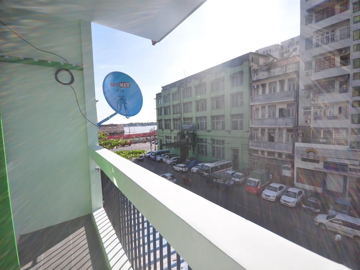 Hostel Latha Yangón Exterior foto