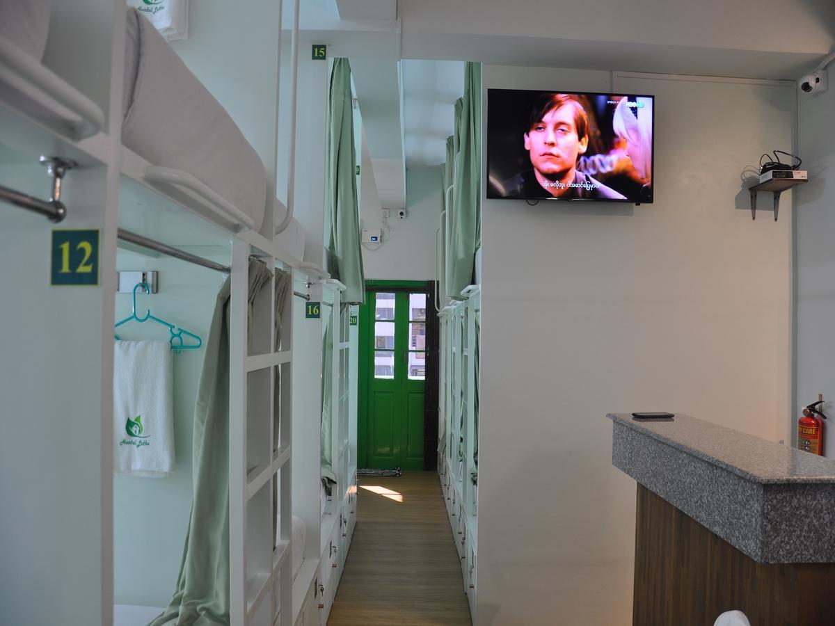 Hostel Latha Yangón Exterior foto